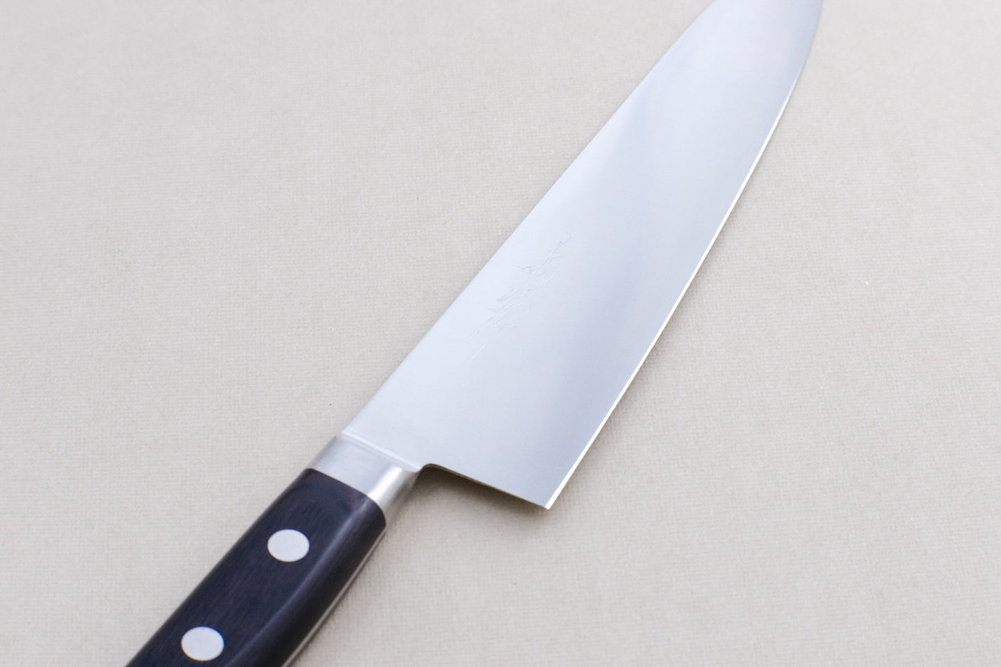 Yamawaki 8A Edelstahl Gyuto 210 mit Pakka-Griff