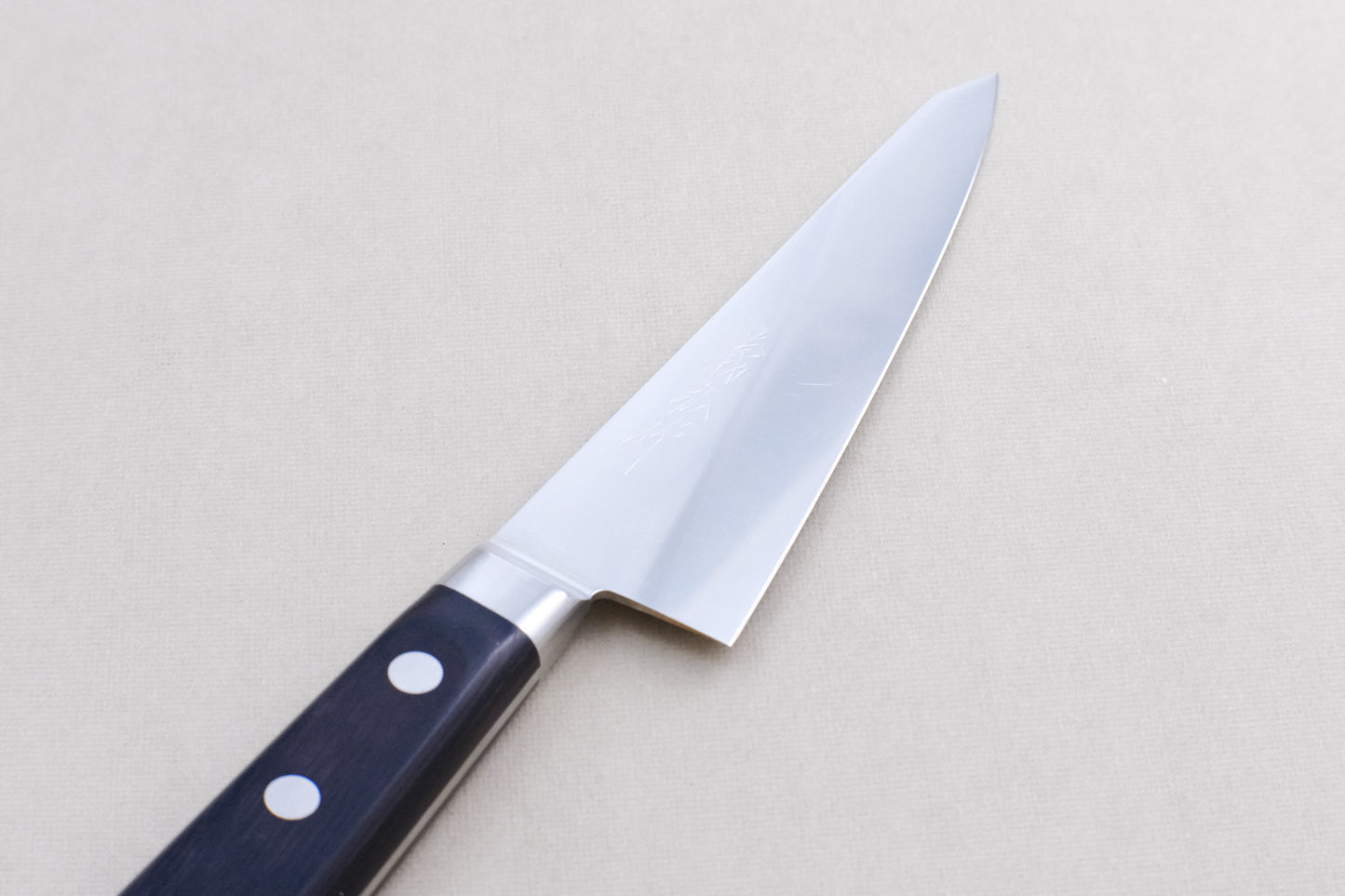 Yoshihiro 1141 8A RVS santoku 180 met pakka handvat
