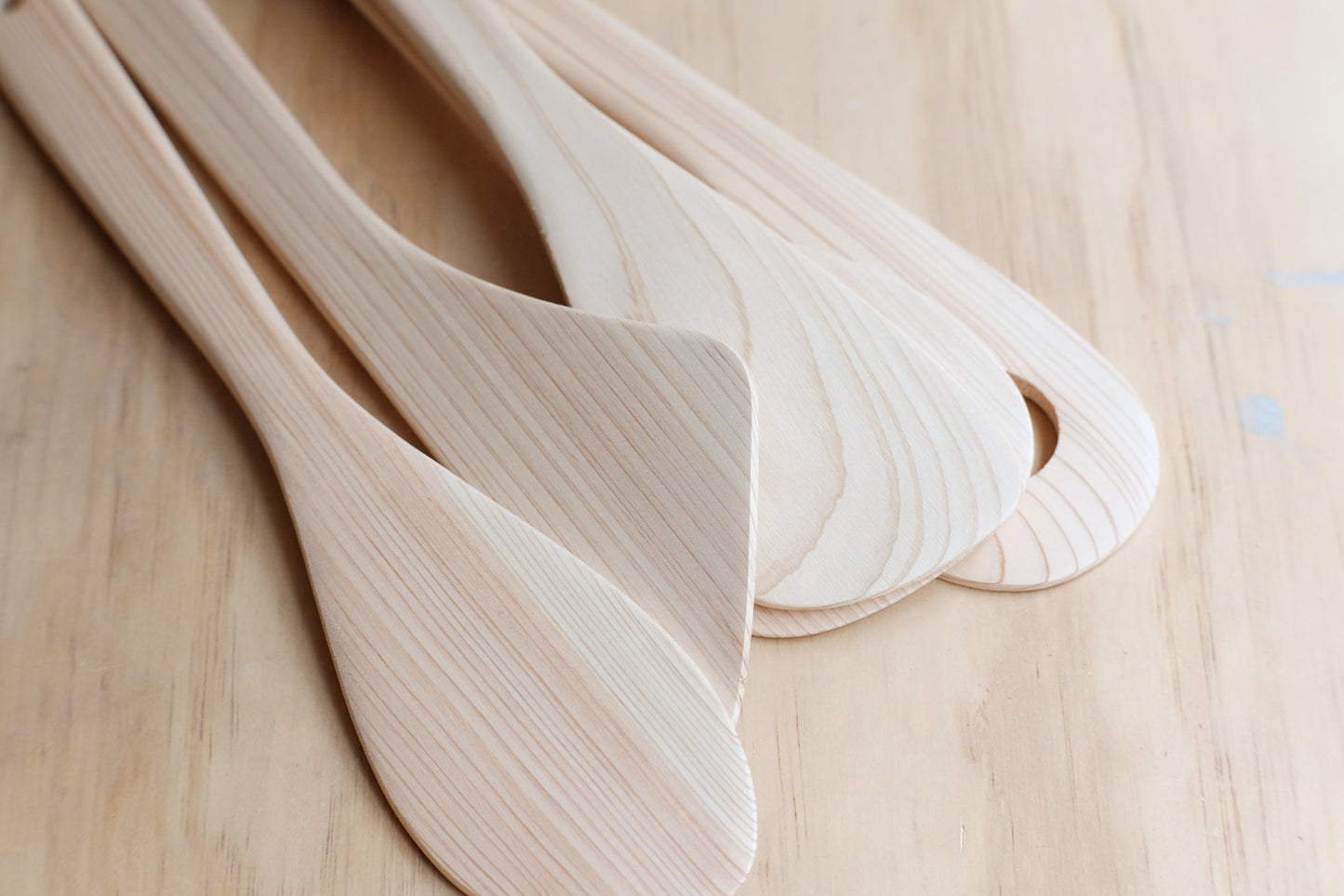 Turning spatula with made of hinoki wood
