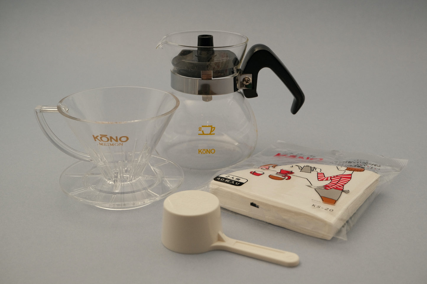 Meimon 2 koffiedruppelaar en serveerset van KōNO