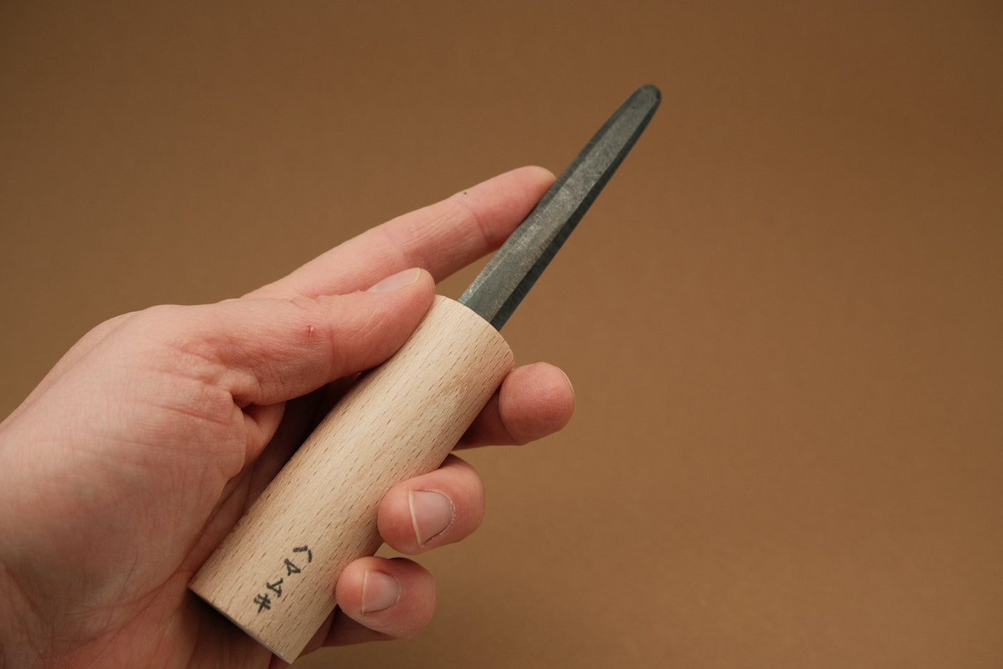 Carbon steel kakimuki oyster and clam shucker with a round tip