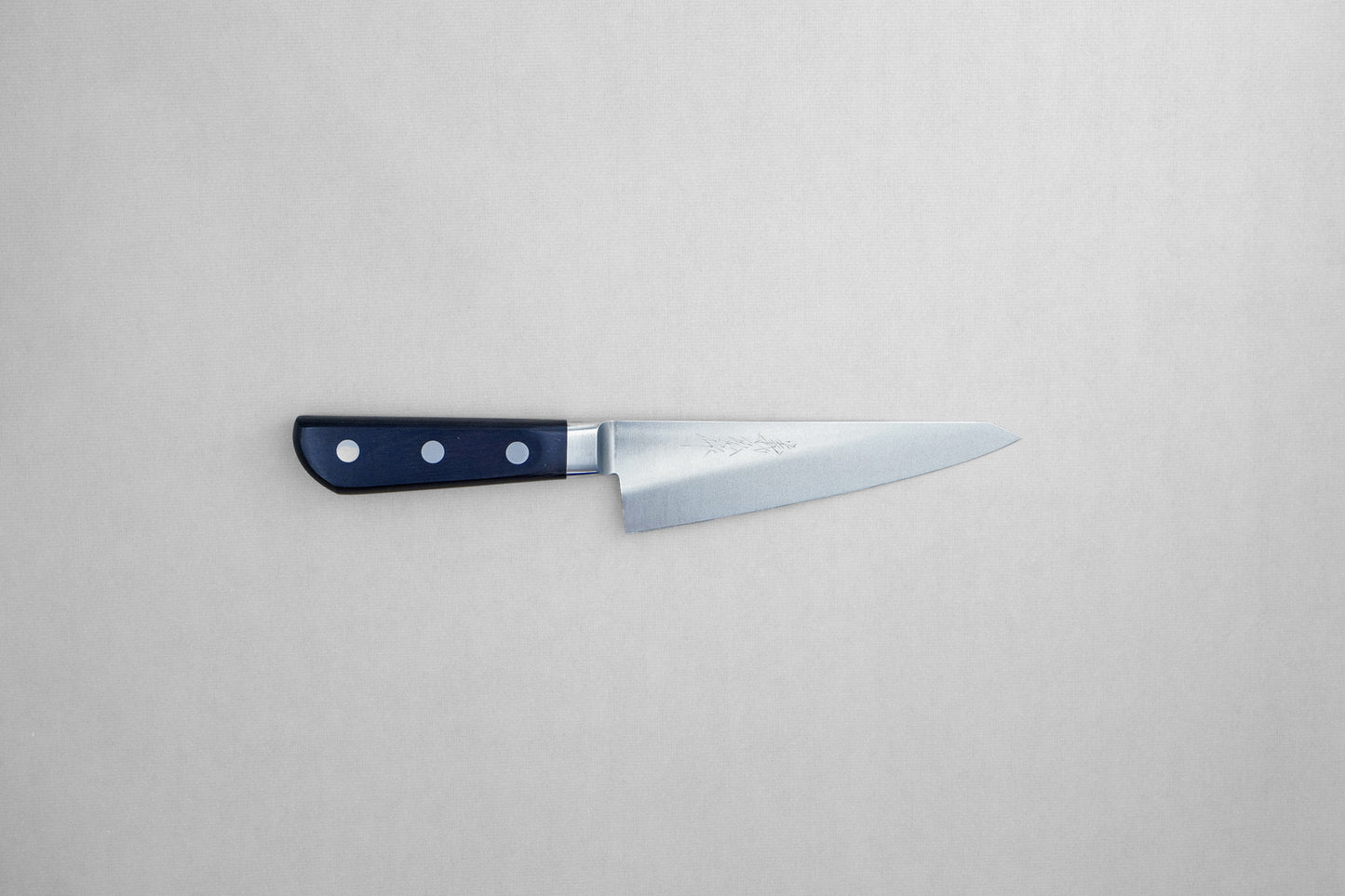 Yoshihiro 1141 8A RVS santoku 180 met pakka handvat