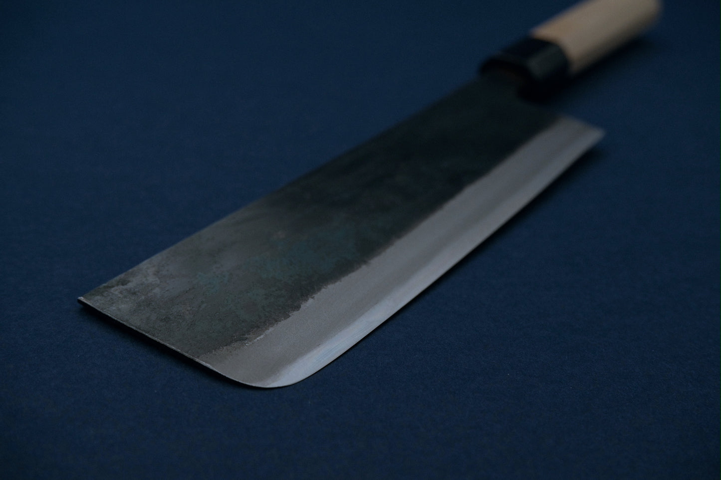 Yamawaki blau 2 Kurouchi Nakiri 170 mit einem achteckigen Ho-Holz und Büffelhorngriff