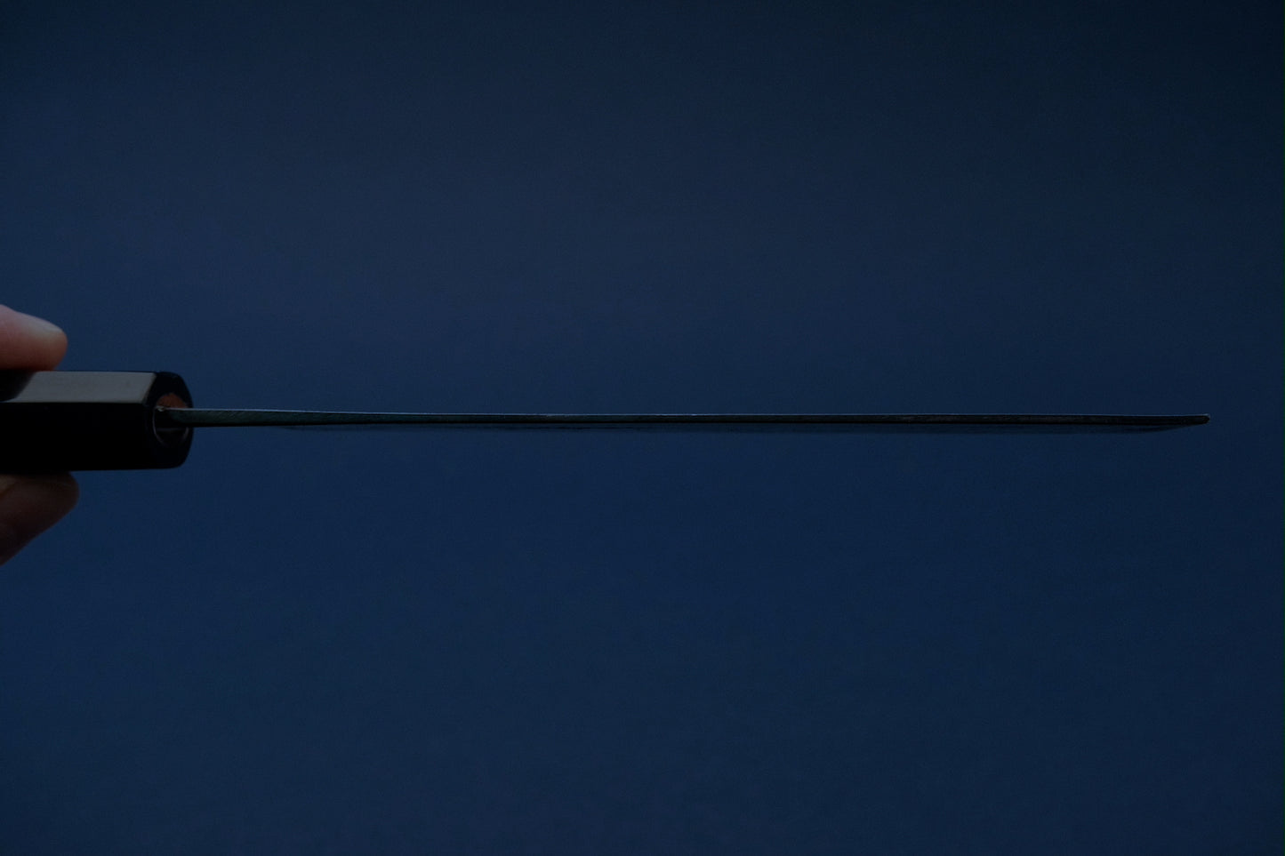Yamawaki blau 2 Kurouchi Nakiri 170 mit einem achteckigen Ho-Holz und Büffelhorngriff