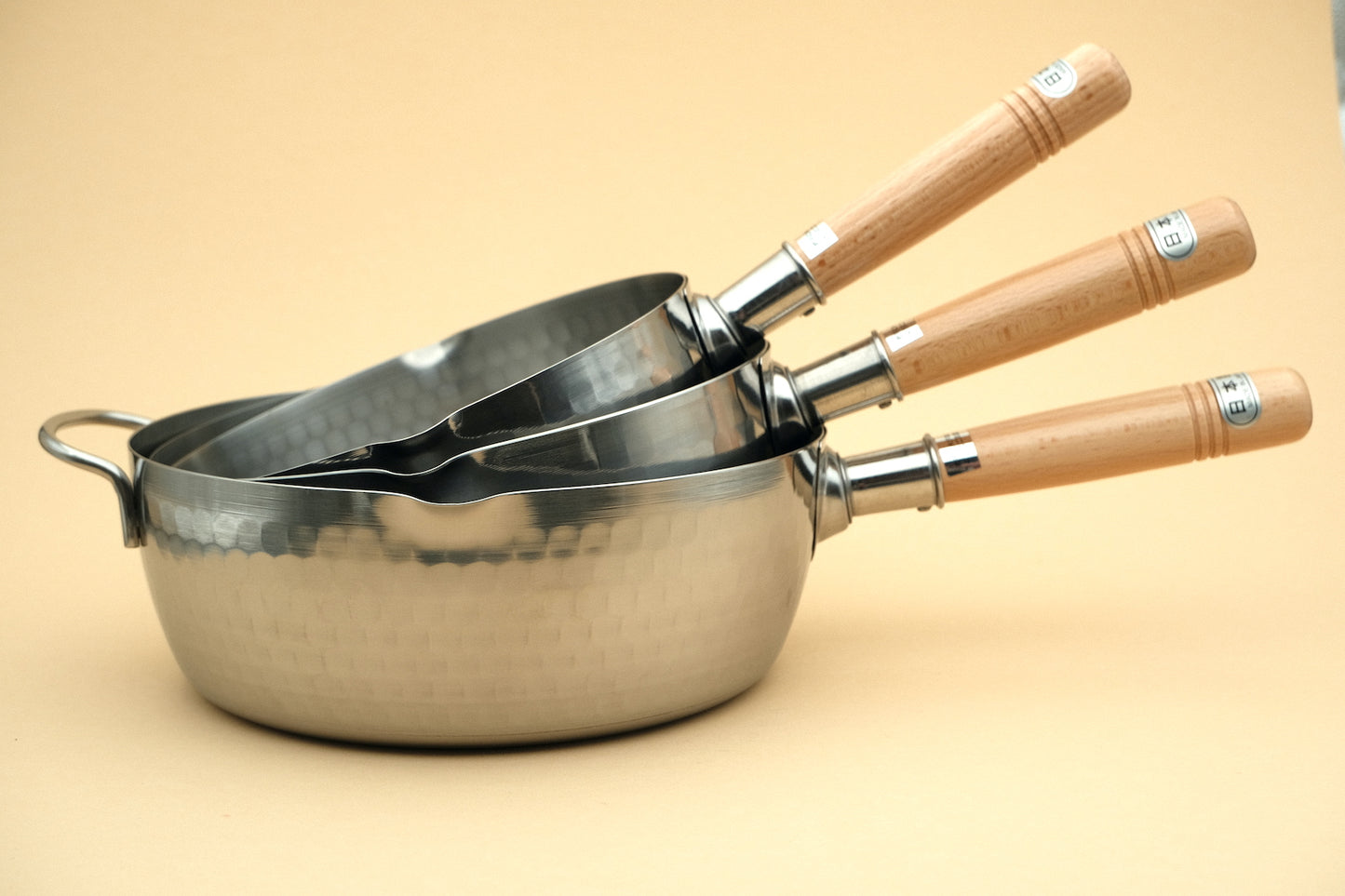 Yukihira sauspan van RVS met houten handvat 20