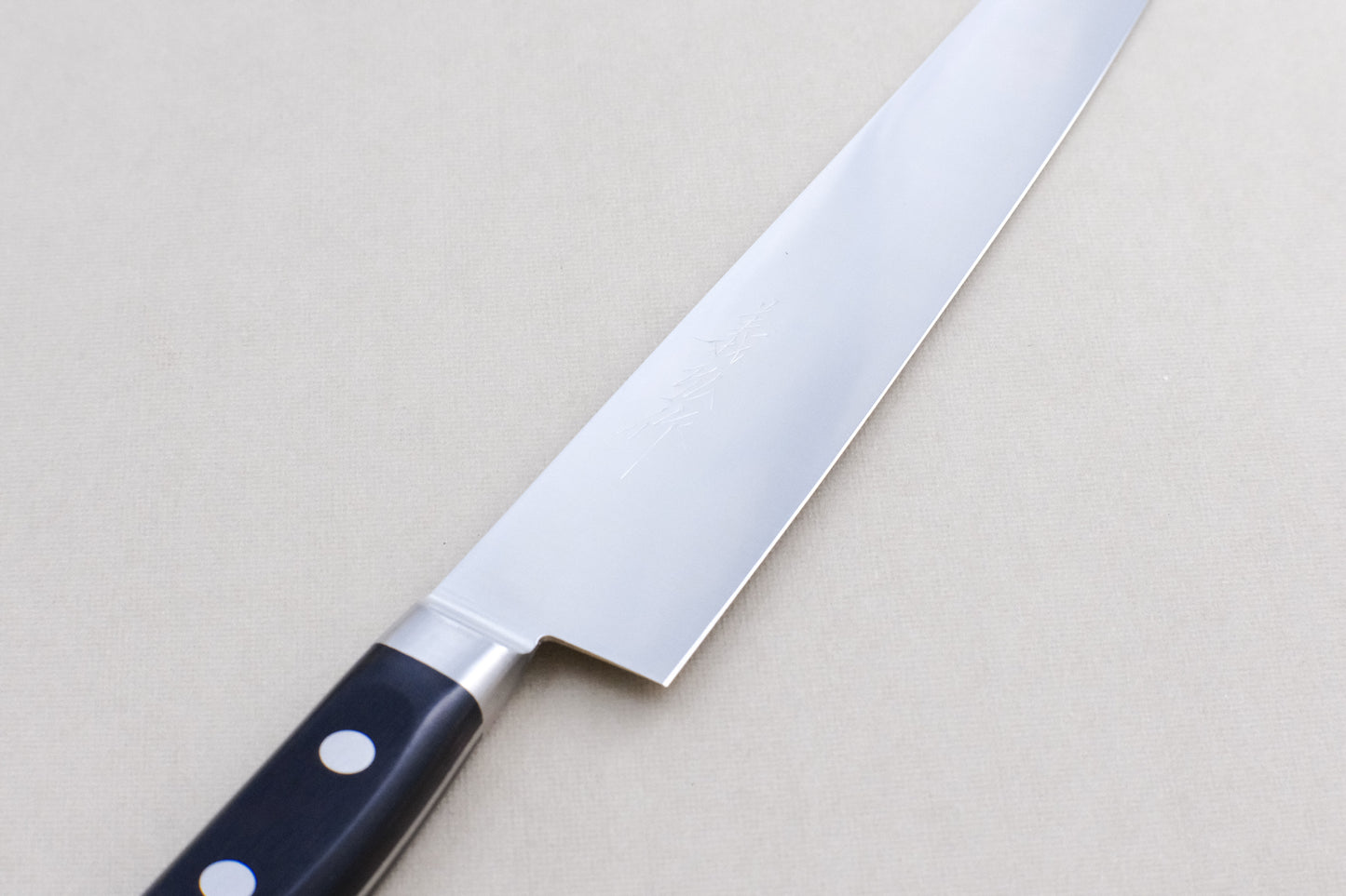 Yamawaki 8A roestvrij staal sujihiki 270 met een pakka handvat