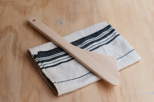 Triangular spatula with made of hinoki wood