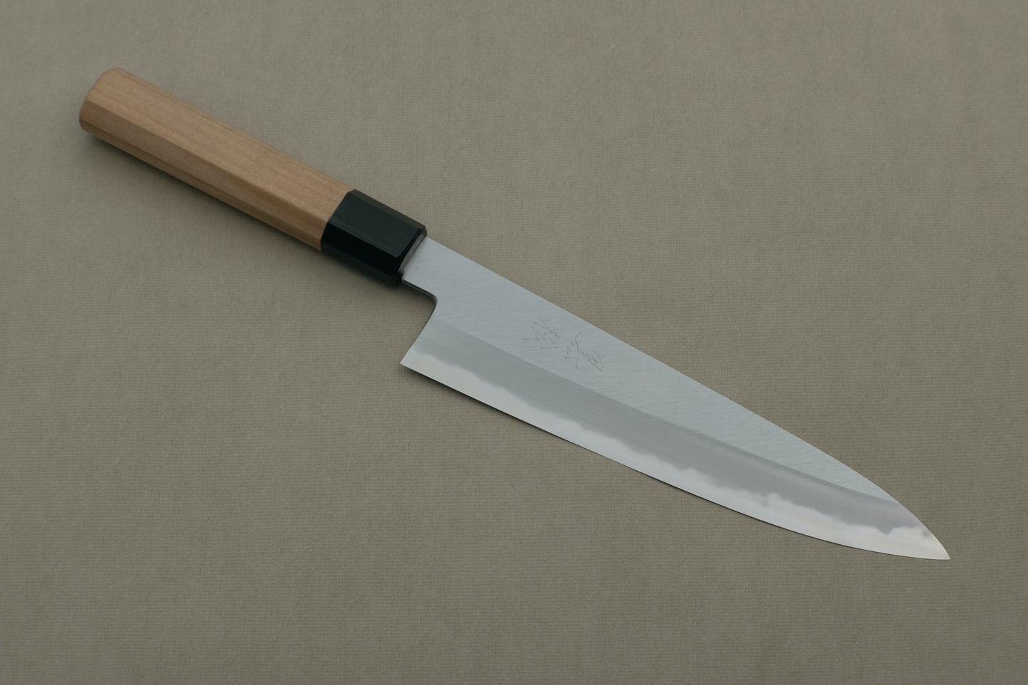 Kuromatsu Tanaka Uchihamono shirogami 2 gyuto 210 brede platte afschuining