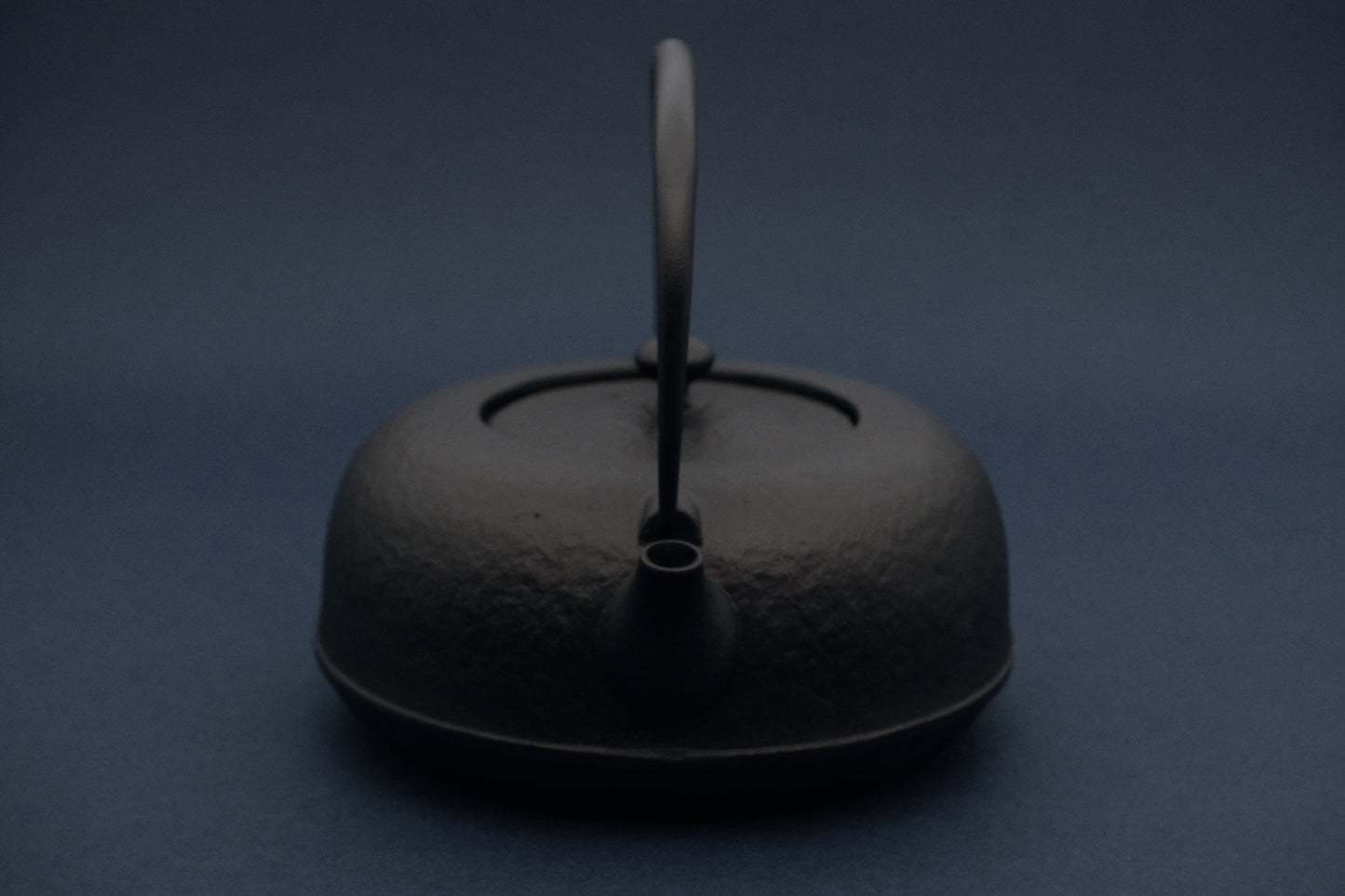 Azmaya Nambu tetsubin cast-iron kettle of 1,5 liter made by Oitomi in Iwate