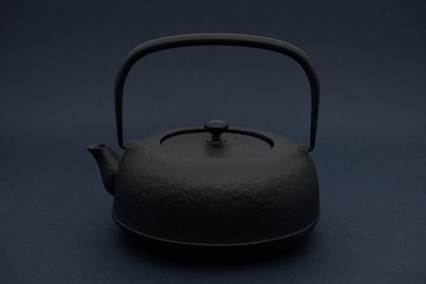 Azmaya Nambu tetsubin cast-iron kettle of 1,5 liter made by Oitomi in Iwate