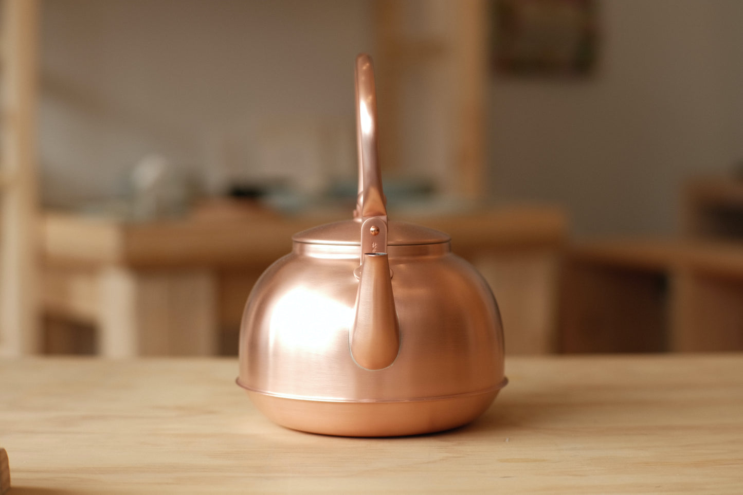 Azmaya copper kettle of 2.1 liters made by Shinkō Kinzoku in Niigata