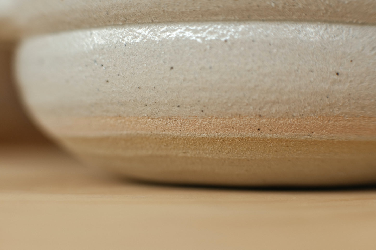 Azmaya Igayaki 24 cm donabe kleipot met een zwarte glazuur gemaakt in de Kōbō oven in Mie
