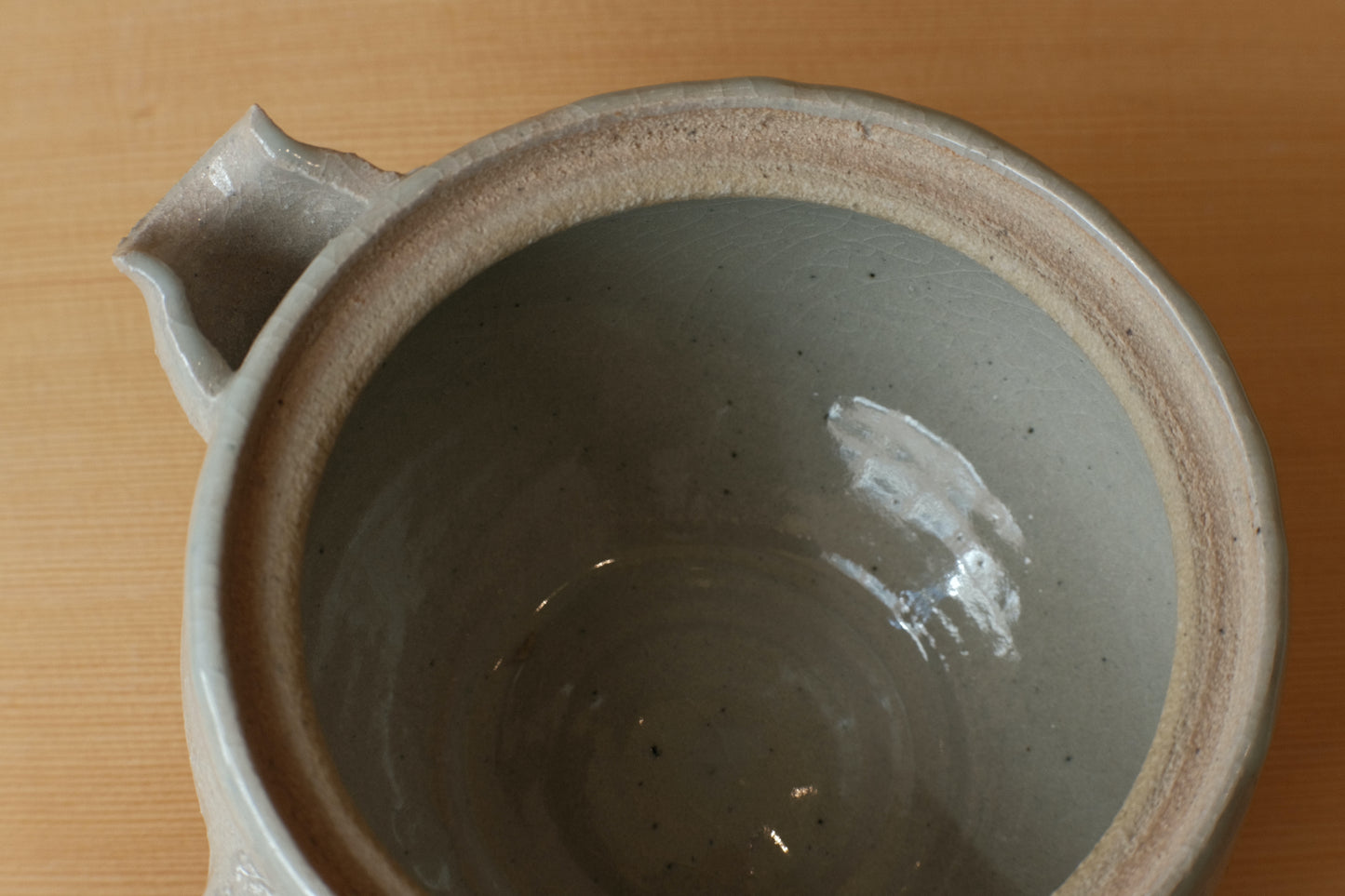 Azmaya Igayaki 24 cm donabe kleipot met een zwarte glazuur gemaakt in de Kōbō oven in Mie