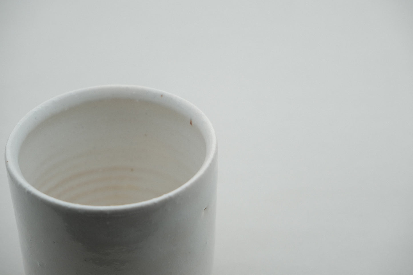 Azmaya Igayaki large straight teacup with a white glaze made at the Kōbo kiln in Mie