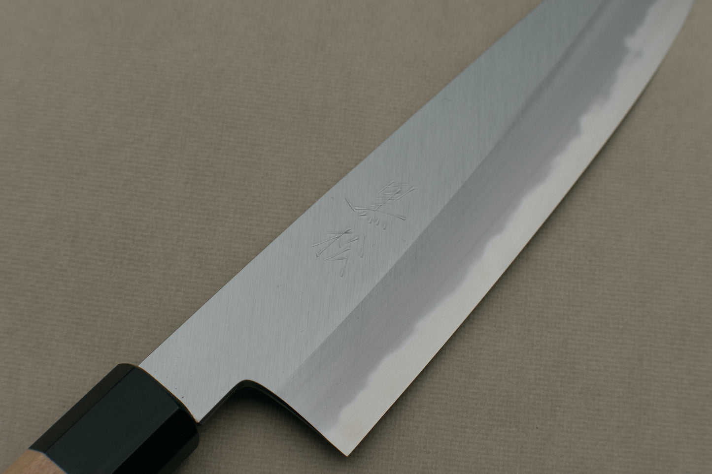 Kuromatsu Tanaka Uchihamono shirogami 2 gyuto 210 brede platte afschuining