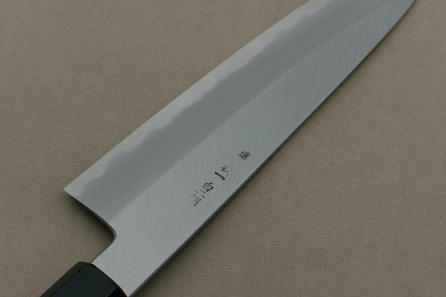 Kuromatsu Tanaka Uchihamono shirogami 2 gyuto 210 brede platte afschuining