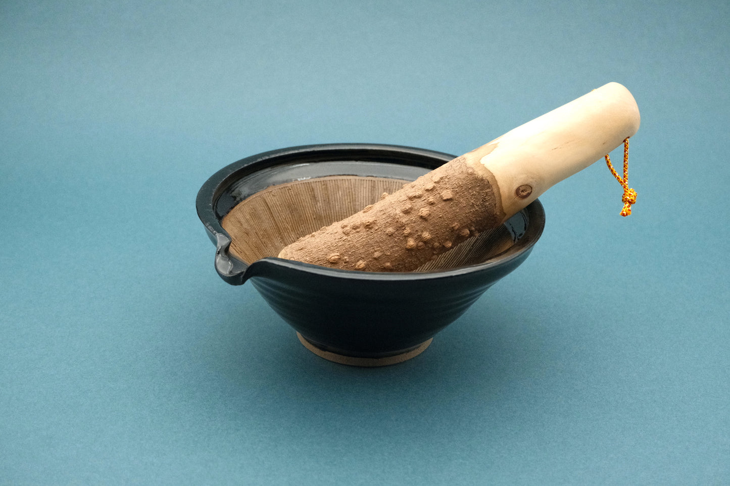 Azmaya 21 cm Igayaki suribachi vijzel en surikogi stamper gemaakt van sanchohout