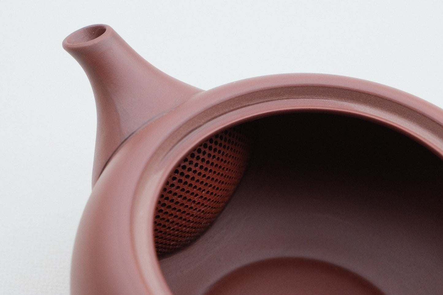 Azmaya flat red Tokoname ware yokote kyusu teapot of 300 ml made by Takasuke Toen in Aichi