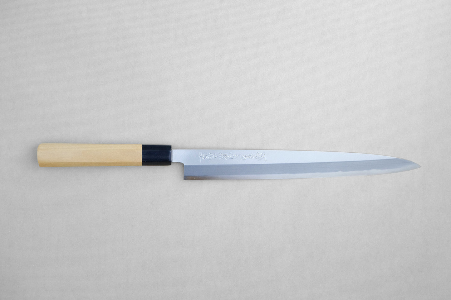 Yamawaki ao kasumi blauw 2 yanagiba 270 met een achthoekig ho houten handvat